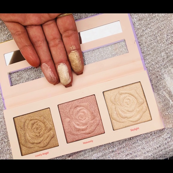 Face and Body Highlighter Makeup Kit - Picture 2 of 4